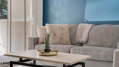 2745 Holcomb Bridge Rd, Unit 1125 in Alpharetta, GA - Foto de edificio - Building Photo