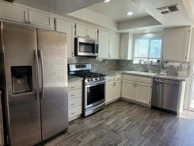 542 N Shelton St in Burbank, CA - Building Photo - Building Photo