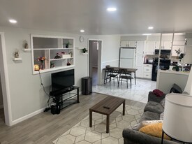 214 Sand Creek Rd in Albany, NY - Building Photo