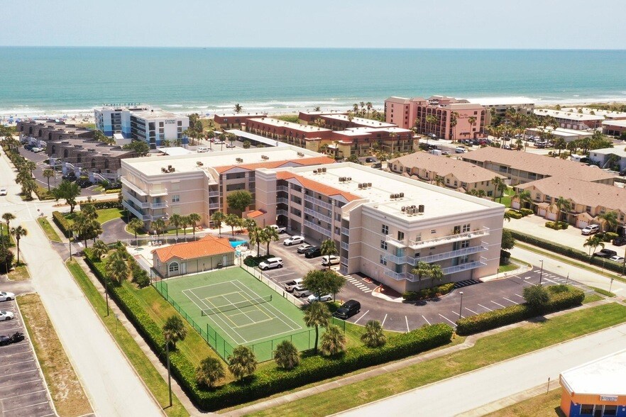 125 Pulsipher Ave, Unit 402 in Cocoa Beach, FL - Building Photo