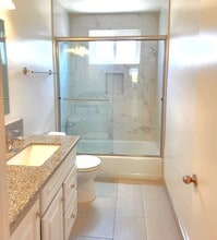 1133 N Hacienda Pl in West Hollywood, CA - Foto de edificio - Building Photo