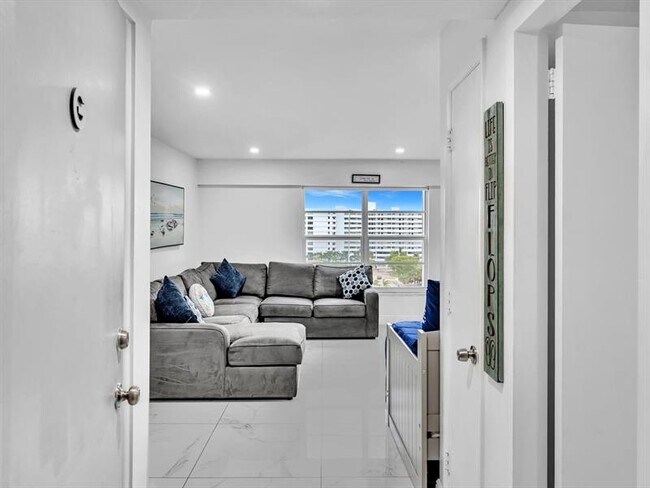 5100 Dupont Blvd in Fort Lauderdale, FL - Building Photo - Building Photo