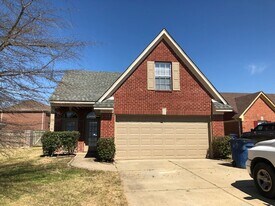 10692 Ridgefield Dr in Olive Branch, MS - Building Photo
