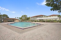 151 SW 135th Ter, Unit 302T in Pembroke Pines, FL - Foto de edificio - Building Photo