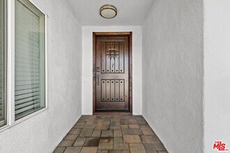 4949 San Feliciano Dr in Los Angeles, CA - Building Photo - Building Photo