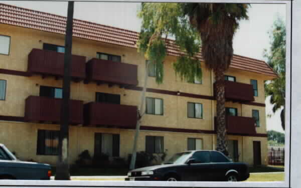 Oaktree Apartments in Riverside, CA - Building Photo - Building Photo