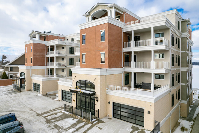 The Parc on Lac La Belle in Oconomowoc, WI - Foto de edificio - Building Photo