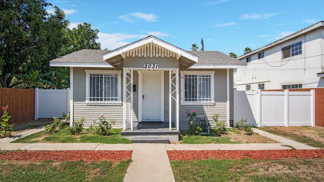 2029-2031.5-20315 Lemon Ave in Long Beach, CA - Foto de edificio