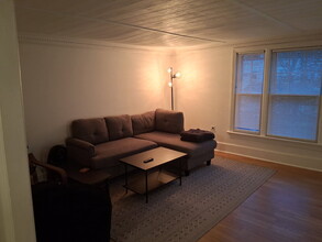 826 N Aurora St, Unit 2 in Ithaca, NY - Foto de edificio - Building Photo