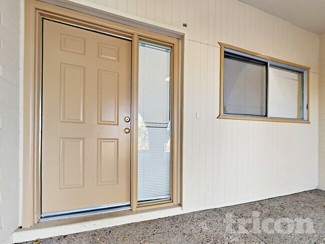 4127 W Mission Ln in Phoenix, AZ - Foto de edificio - Building Photo