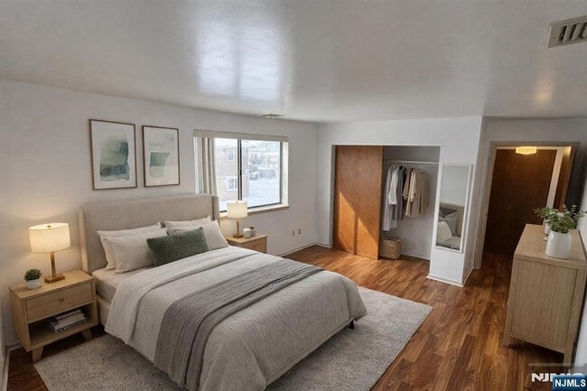 19 Plauderville Ave, Unit 101 in Garfield, NJ - Building Photo - Building Photo