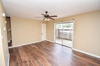 1913 Melrose Dr in Victoria, TX - Building Photo - Building Photo
