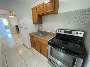 535 NW 7th St, Unit 1 in Miami, FL - Building Photo - Building Photo