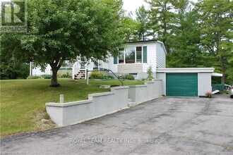 608 Hickory Beach Rd in Kawartha Lakes, ON - Building Photo - Building Photo