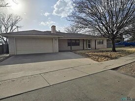 906 Pearson Dr in Roswell, NM - Building Photo