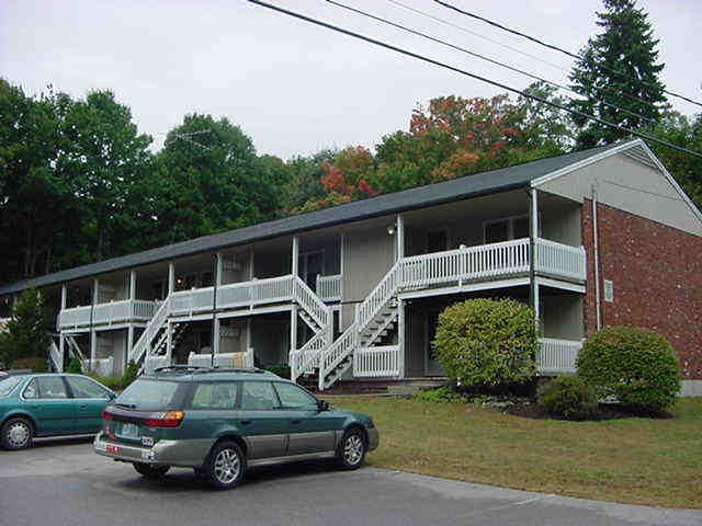 10 Maple St in Newmarket, NH - Building Photo