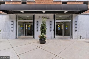 2101-17 Chestnut St in Philadelphia, PA - Building Photo