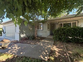 130 Brady Ct in Sacramento, CA - Building Photo