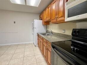 7210 Southgate Blvd in Tamarac, FL - Foto de edificio - Building Photo