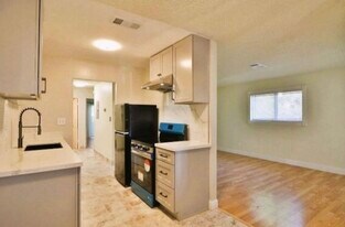 1249 Beacon St in Pittsburg, CA - Building Photo