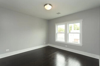 3380 N Milwaukee Ave in Chicago, IL - Building Photo - Building Photo