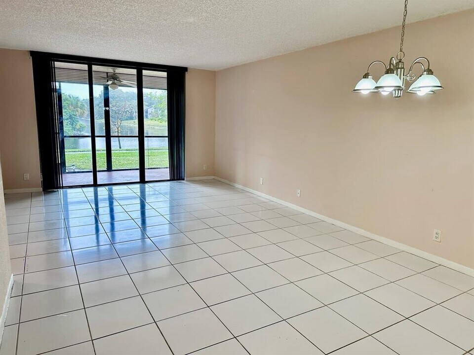 3000 NW 42nd Ave, Unit B101 in Coconut Creek, FL - Foto de edificio