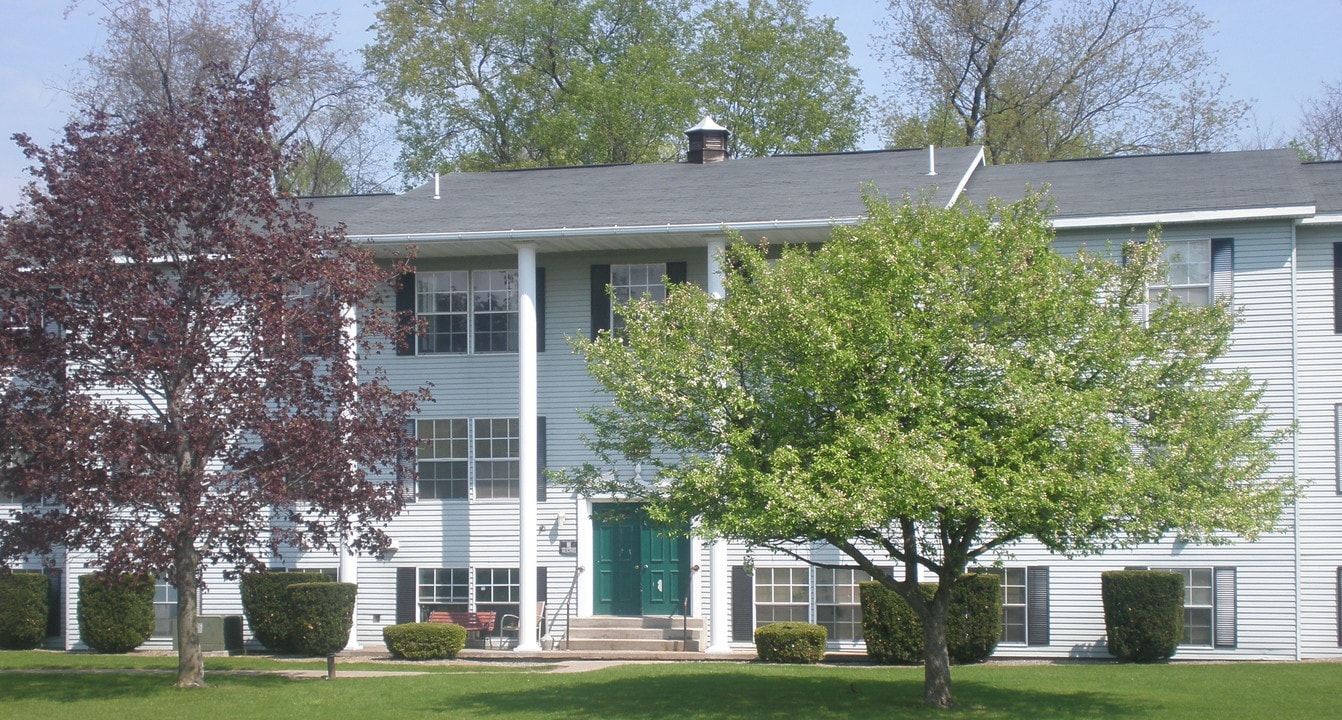 Manor Village Apartments in Bath, NY - Foto de edificio