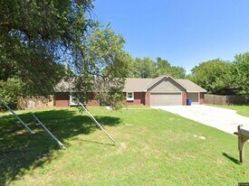 2816 W 25th St N in Wichita, KS - Building Photo