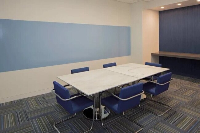 2111 Richmond Hwy-Unit -FL18-ID1022389P in Arlington, VA - Building Photo - Building Photo