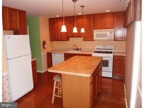 2505 Saxony Dr in Mount Laurel, NJ - Building Photo - Building Photo