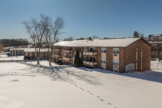 Thimble Isle Condominiums in Branford, CT - Foto de edificio - Building Photo