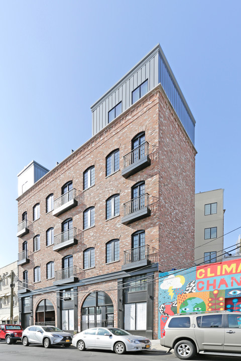 291 Metropolitan Ave in Brooklyn, NY - Building Photo