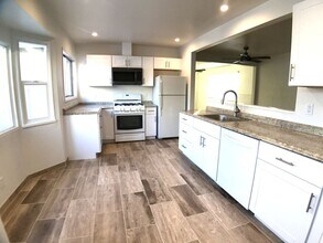 915 W Valerio St in Santa Barbara, CA - Building Photo - Building Photo
