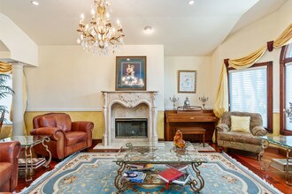 8252 Dancy Cir in Huntington Beach, CA - Foto de edificio - Building Photo