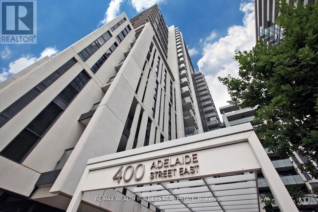 400 Adelaide St E in Toronto, ON - Building Photo - Building Photo