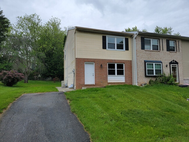 1007 Monticello Ln in Lancaster, PA - Building Photo - Building Photo