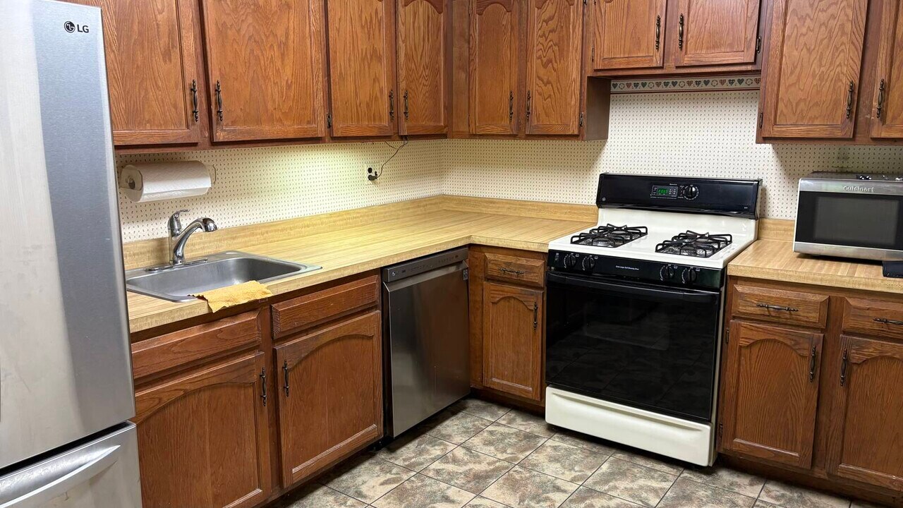 220-75-220-67 67th Ave in Queens, NY - Building Photo