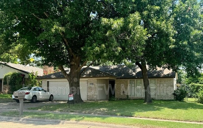 property at 2024 Robinson St