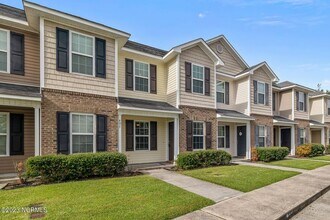 405 Falls Cove in Jacksonville, NC - Building Photo - Building Photo