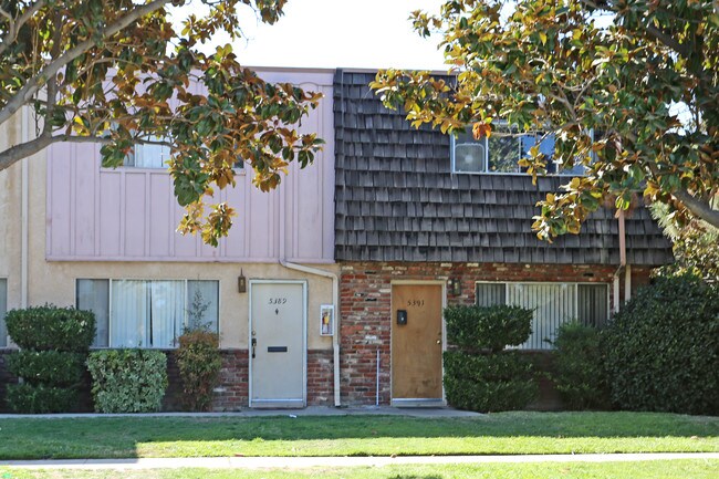 5381-5391 N Angus St in Fresno, CA - Foto de edificio - Building Photo