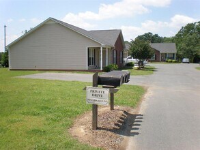 238 S Main St in Wingate, NC - Building Photo - Building Photo