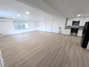 2911 Huckleberry Ln in Pasadena, TX - Building Photo - Building Photo