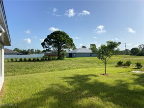 2837 NW 24th Ave in Cape Coral, FL - Foto de edificio - Building Photo