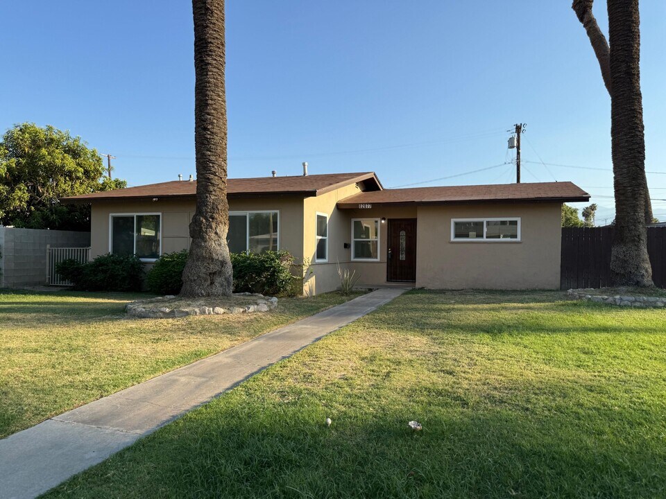82077 Santa Rosa Ave in Indio, CA - Building Photo