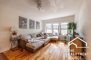 628 W Cornelia Ave, Unit 2 in Chicago, IL - Building Photo