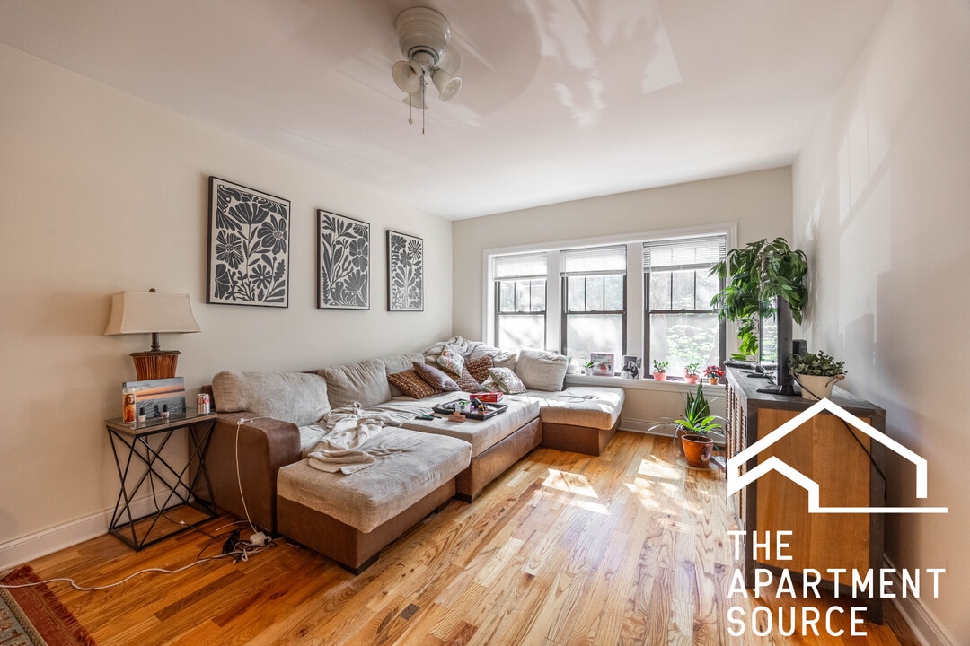 628 W Cornelia Ave, Unit 2 in Chicago, IL - Building Photo