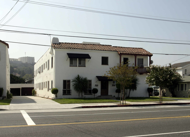 710-712 E Chevy Chase Dr in Glendale, CA - Foto de edificio - Building Photo