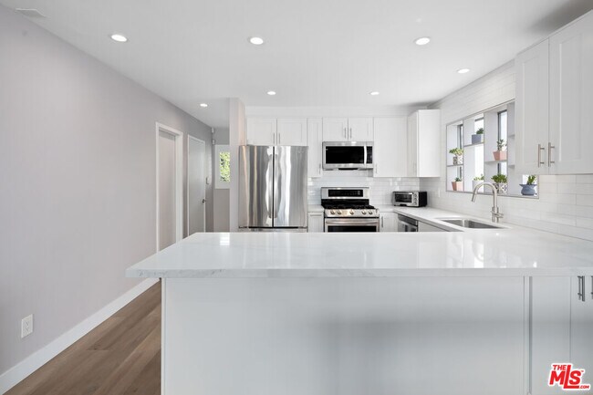 1818 Butler Ave in Los Angeles, CA - Building Photo - Building Photo