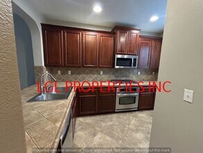 3060 Tice Creek Way in Sacramento, CA - Building Photo - Building Photo