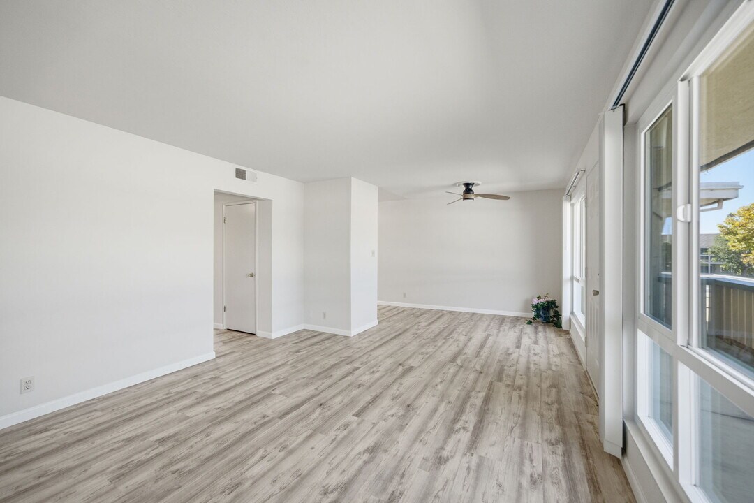 401 Whitehall Rd in Alameda, CA - Building Photo